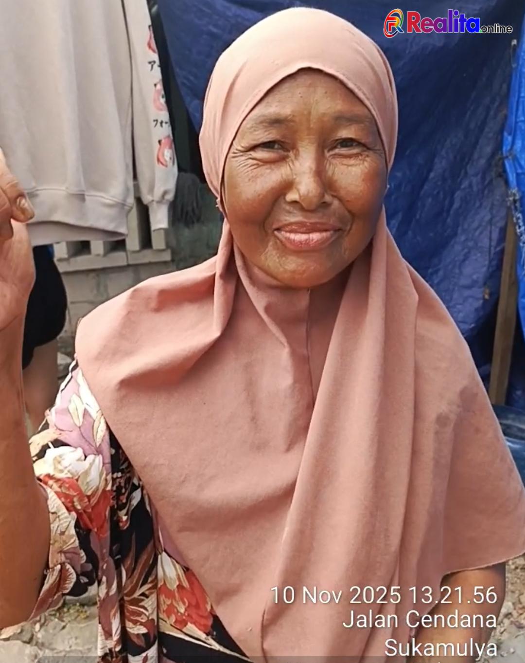 Dok Realita.online: Ibu Rohaya saat ucapkan dukungannya untuk Desi Kurniati Malik, SH.