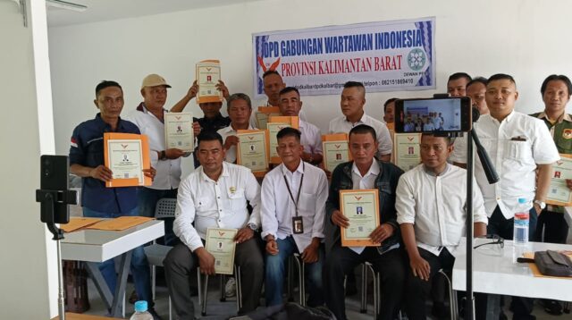 DPD GWI Kalbar Gelar Penyerahan Sertifikat UKW