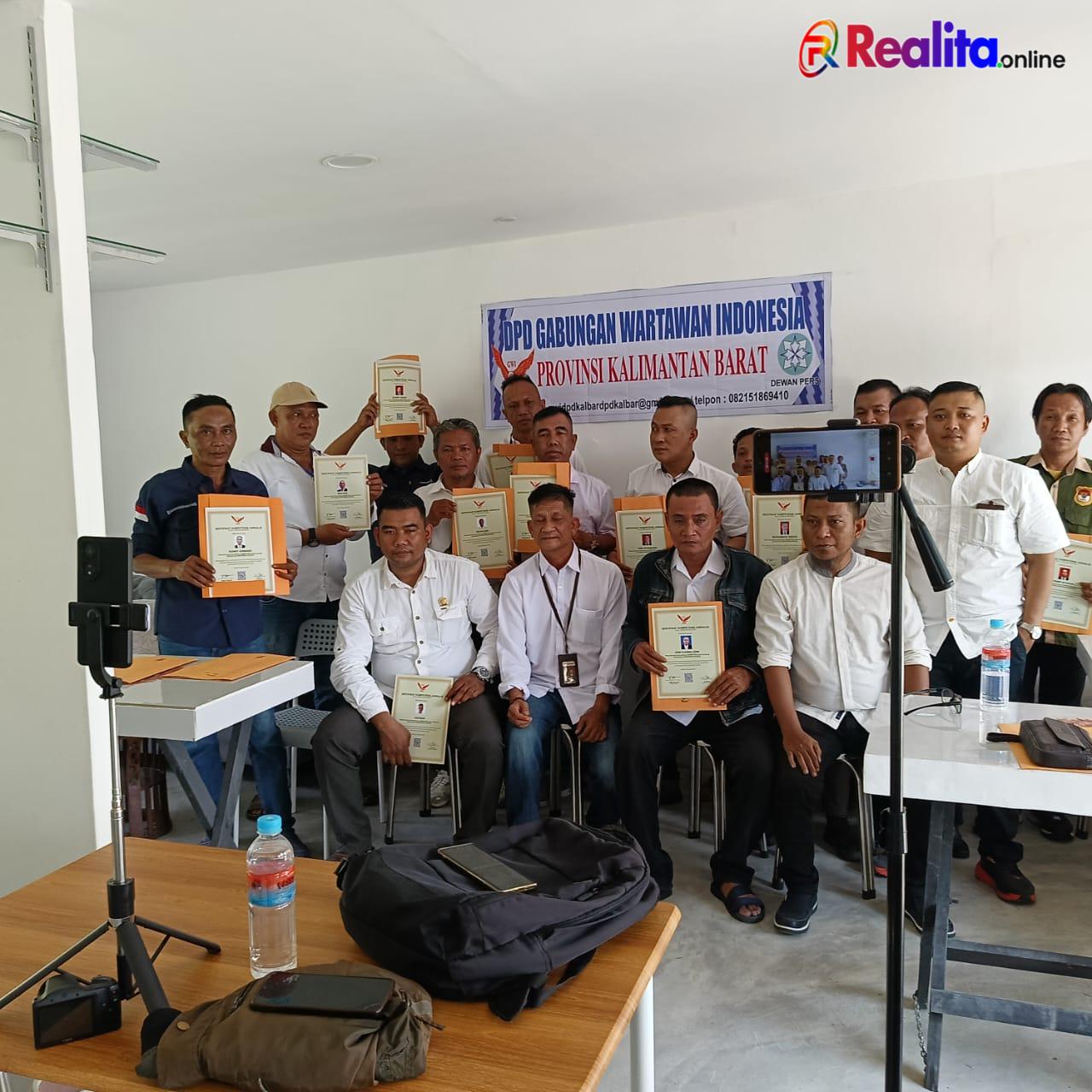 DPD GWI Kalbar Gelar Penyerahan Sertifikat UKW
